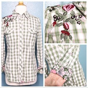 Esprit De Corp | Floral Embroidered Pearl Snap Top